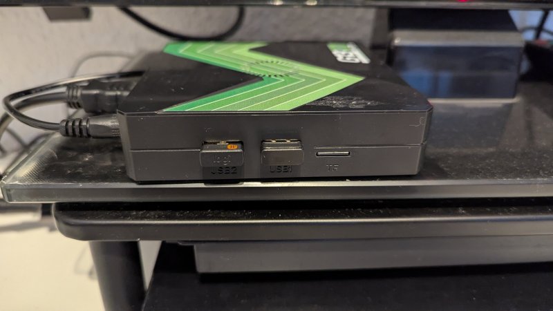 Zweimal USB und ein SD-Kartenslot